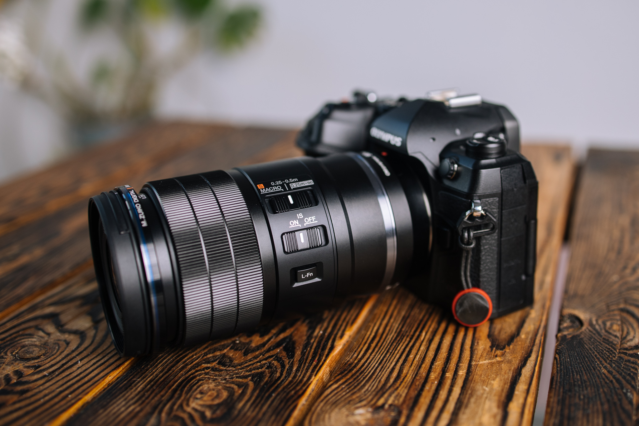 OM System 90 mm f/3.5 Macro IS Pro