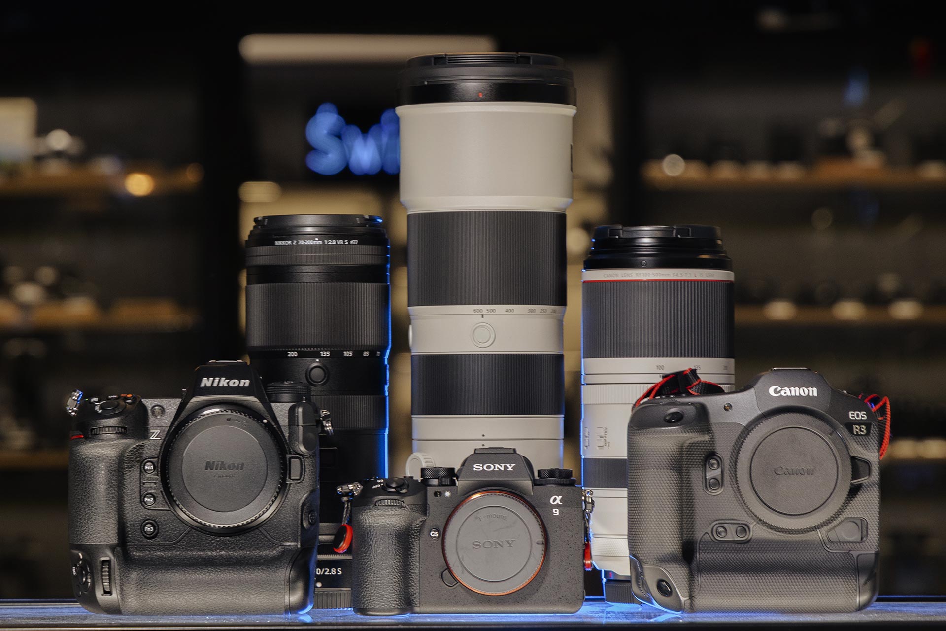 W ofercie usługi Fotoforma Care znajdziesz całą masę różnych aparatów, kamer i obiektywów. 