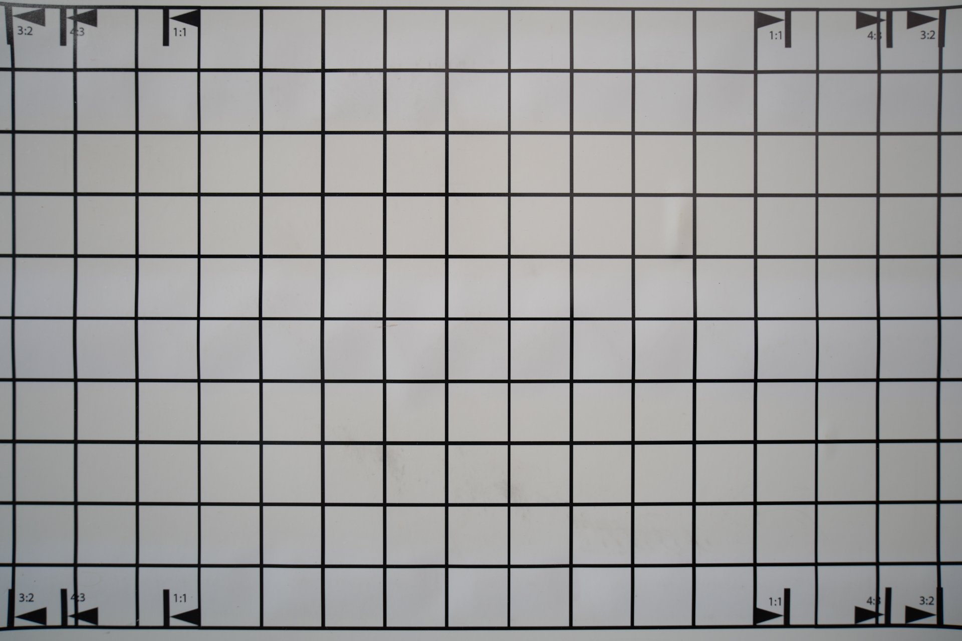Schneider-Kreuznach Samyang AF 24-60 mm F2.8 FE – test. Dystorsja na 24 mm.