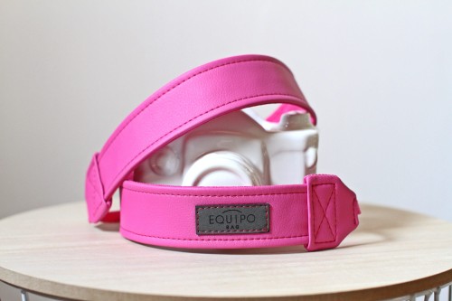 pasek-do-aparatu-fotograficznego-classic-ekoskora-rozowa-landrynka_01.jpeg