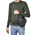 Camera-Holster-Manfrotto- Advanced-2_MB MA2-H-S_use01.jpg