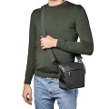 Camera-Shoulder Bag-Manfrotto- Advanced-2_MB MA2-SB-S_use01.jpg