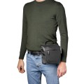 Camera-Shoulder Bag-Manfrotto- Advanced-2_MB MA2-SB-S_use02.jpg