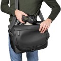 Camera-Backpack-Manfrotto- Advanced-2_MB MA2-M-M_use02.jpg