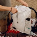 plecak-outdoor-peak-design-backpack-45l-bialy_12.jpeg