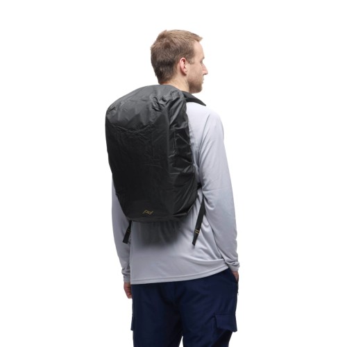 pokrowiec-przeciwdeszczowy-peak-design-outdoor-rain-fly-25l-30l-czarny_01.jpeg