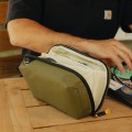 etui-peak-design-tech-pouch-kelp_04.jpeg