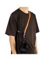 pasek-peak-design-form-leather-camera-strap-short-amber-bursztynowy_02.jpg