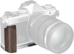 SmallRig 5563 Płytka montażowa w kształcie litery L z drewnianym uchwytem do OM SYSTEM OM-3