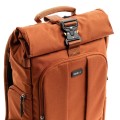 plecak-fotograficzny-thinktank-focuspoint-22l-rolltop-uban-rust_02.jpg