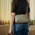 torba-peak-design-travel-crossbody-3l-stone_07.jpg