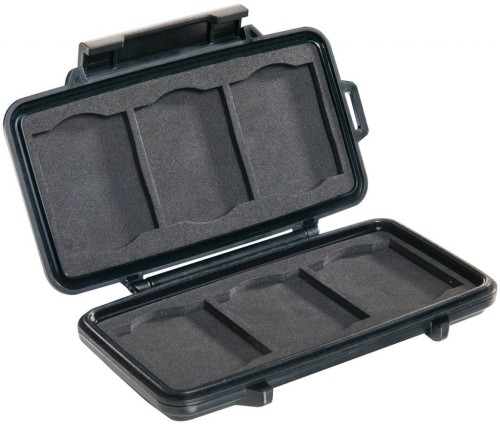 peli-945-etui-na-karty-cf.jpg