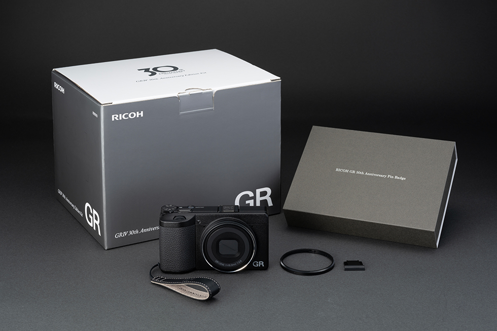 Aparat cyfrowy Ricoh GR IV 30th Anniversary Edition Kit