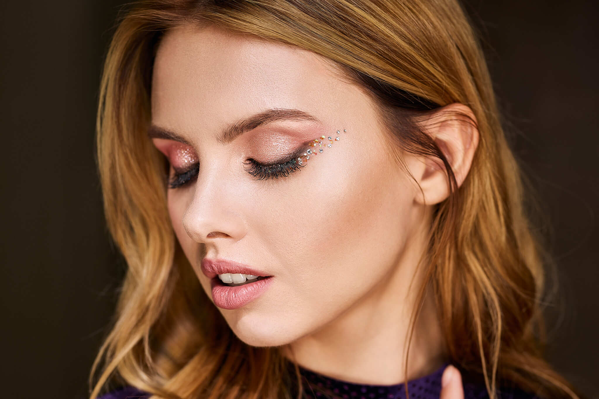 Piękne oświetlenie portretowe Petera Bielacka z Profoto A2 i jednym tylko softboksem OCF