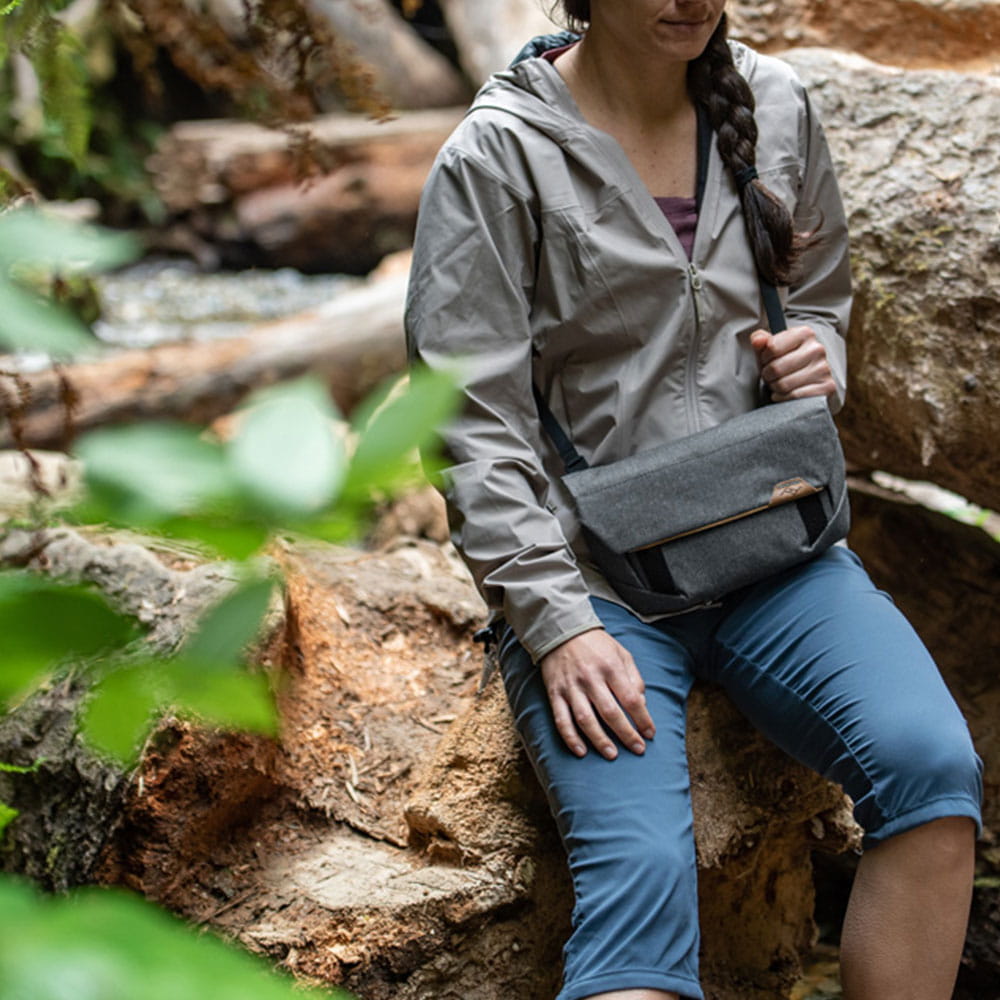  Torba Peak Design Field Pouch V2 z paskiem Grafitowa