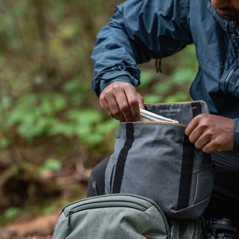  Torba Peak Design Field Pouch V2 z paskiem Grafitowa