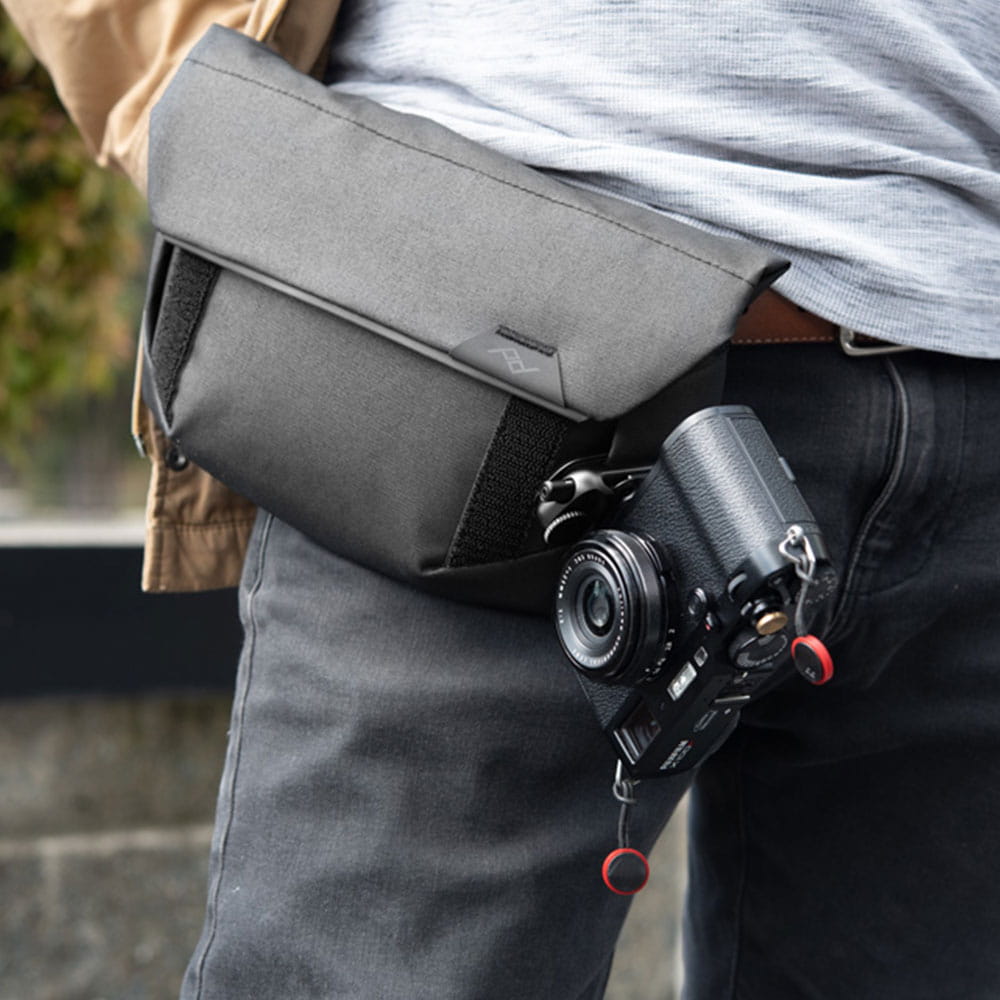 Torba Peak Design Field Pouch V2 z paskiem Czarna