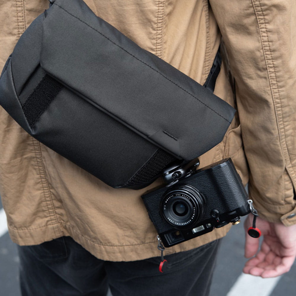Torba Peak Design Field Pouch V2 z paskiem Czarna