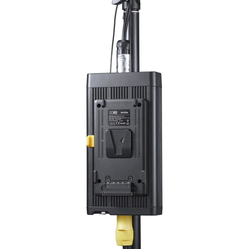 Lampa LED z soczewką ogniskującą i wrotami Godox S60