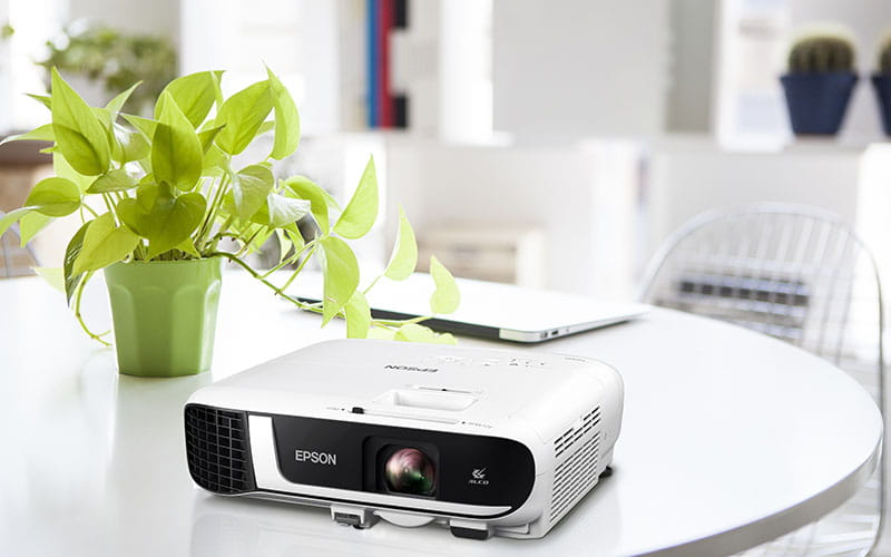 projektor epson eb-fh52