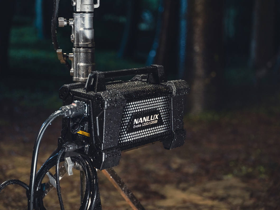 Lampa Nanlux Evoke 1200B z walizką na kółkach