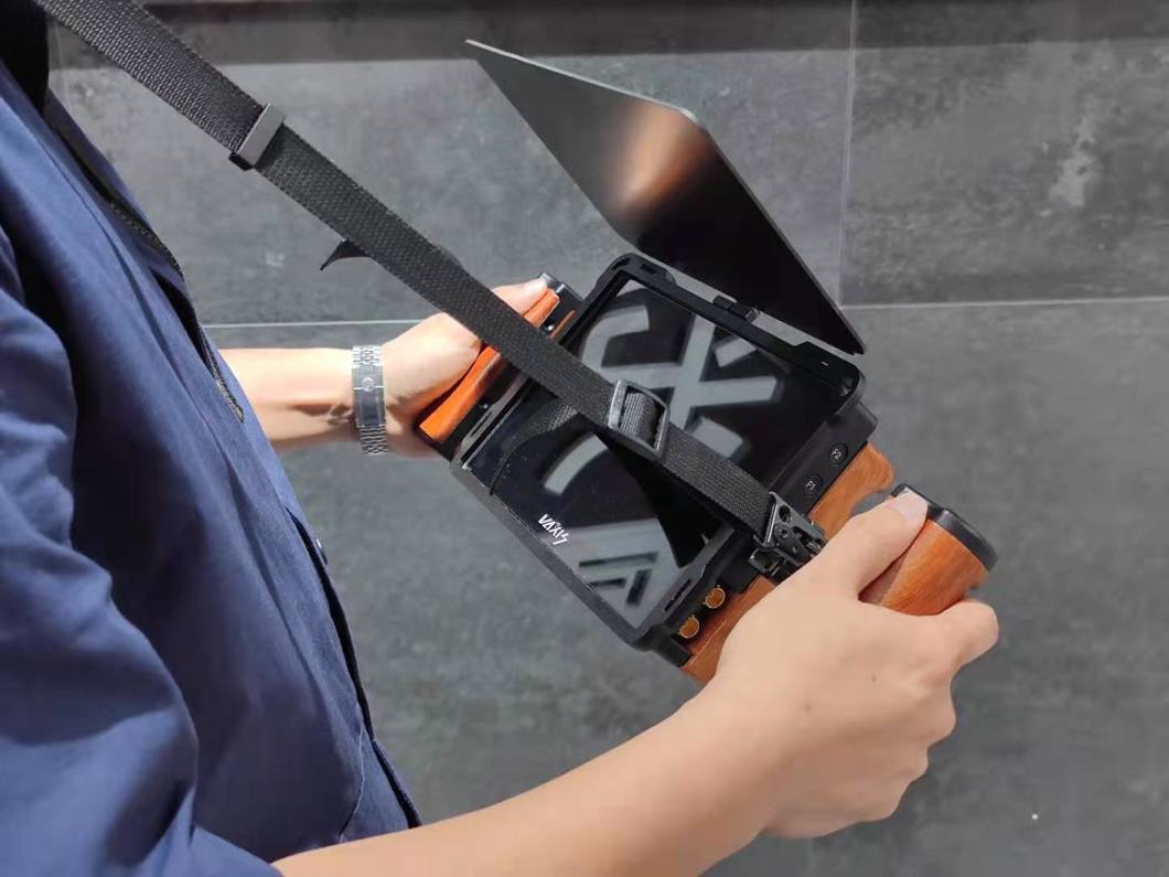 Vaxis Storm Cine 8 monitor (V mount)