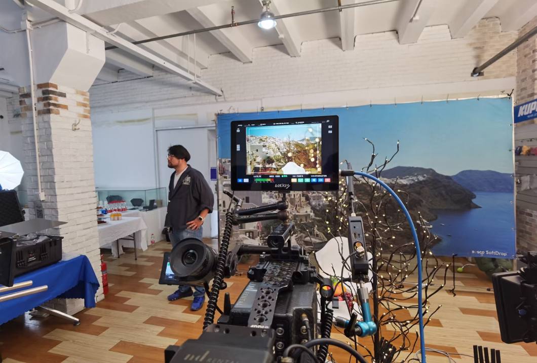 Vaxis Storm Cine 8 monitor (NPF mount)