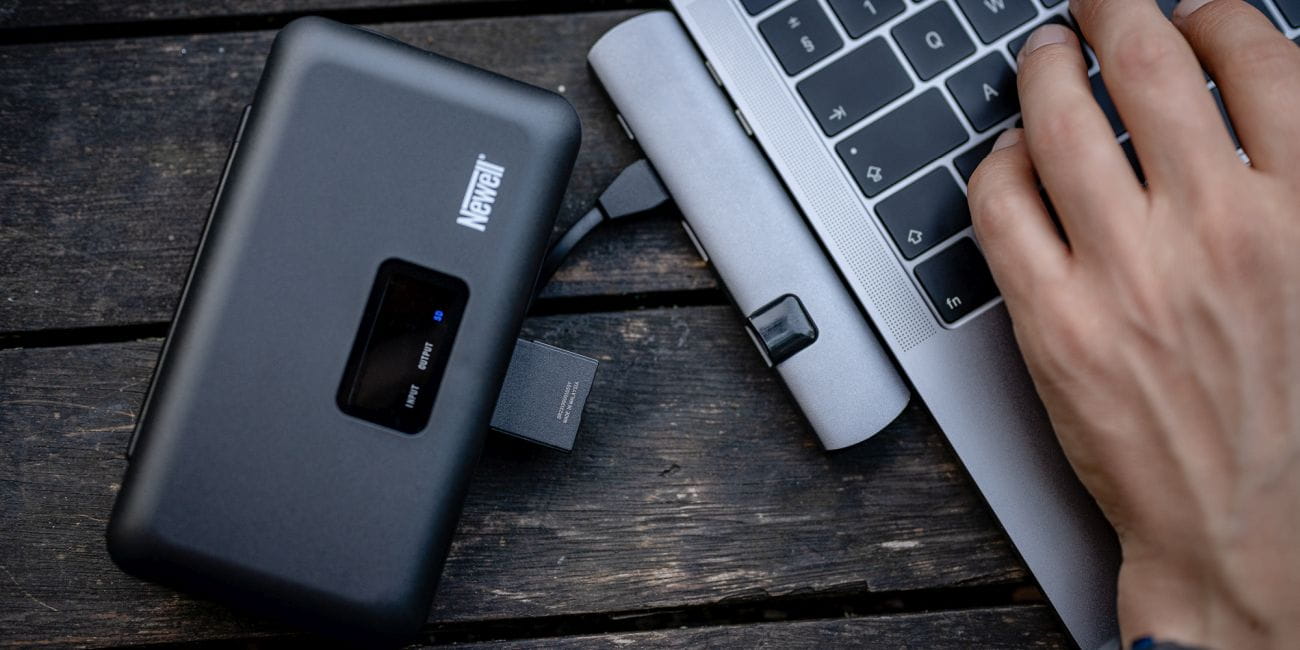 ładowarka dwukanałowa newell lcd z funkcją power banku