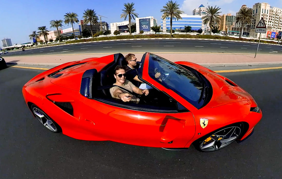 uchwyt selfie insta360 z funkcją ładowania