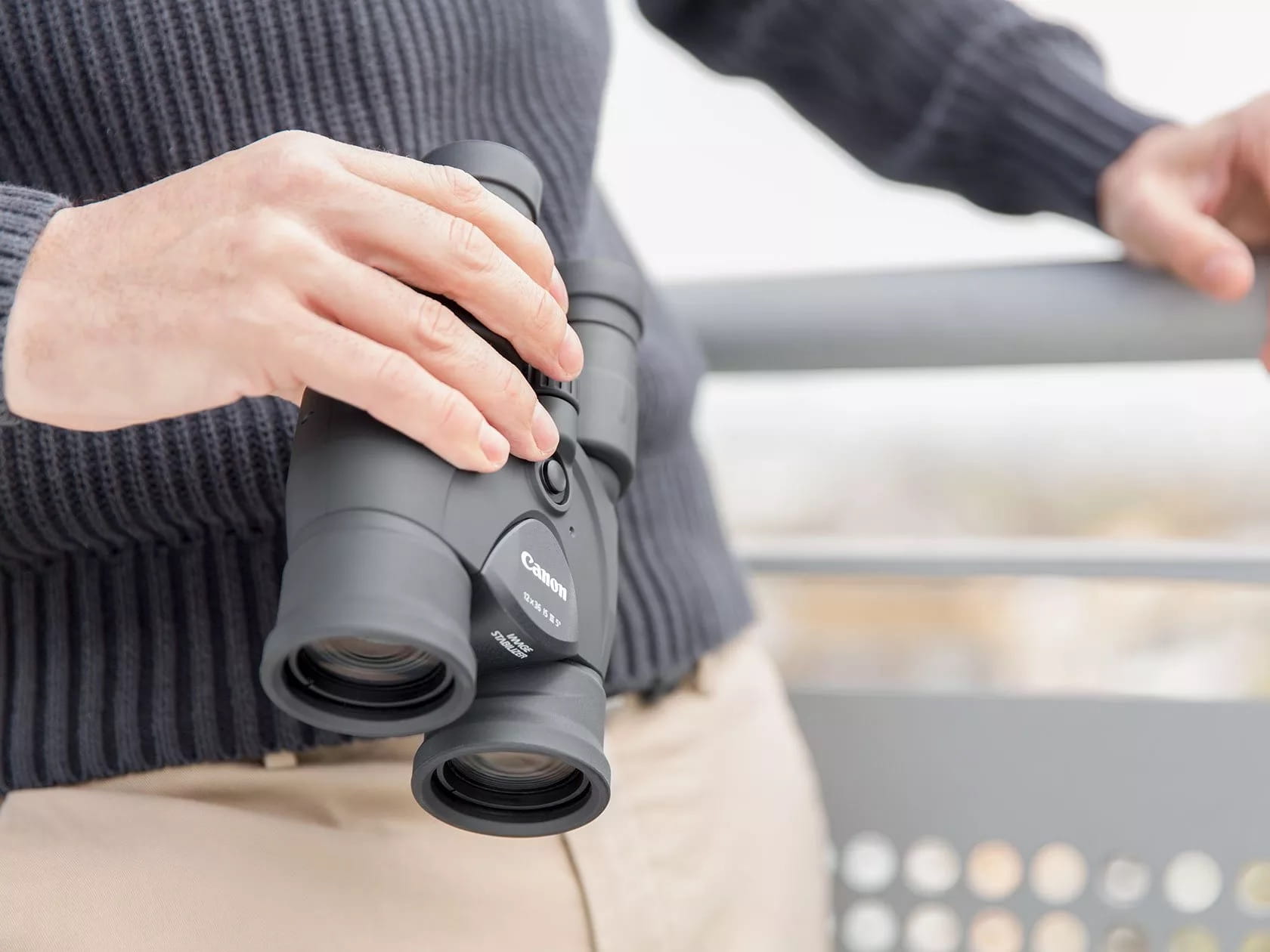canon 12x36 is iii