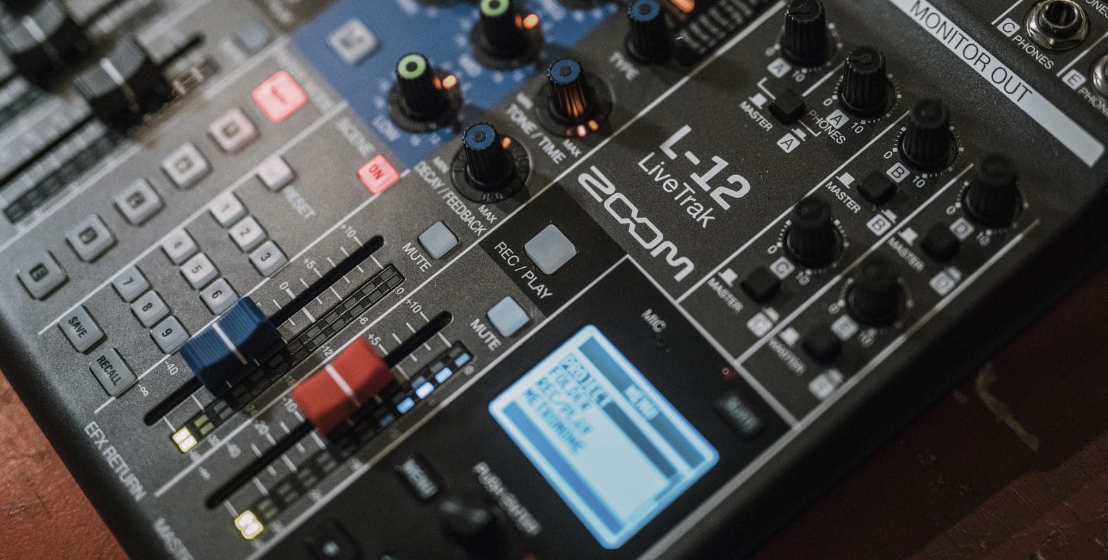 zoom livetrak l-12