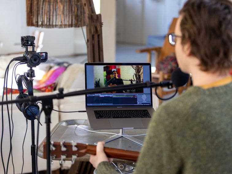 zoom q8n-4k handy video recorder (live streaming)