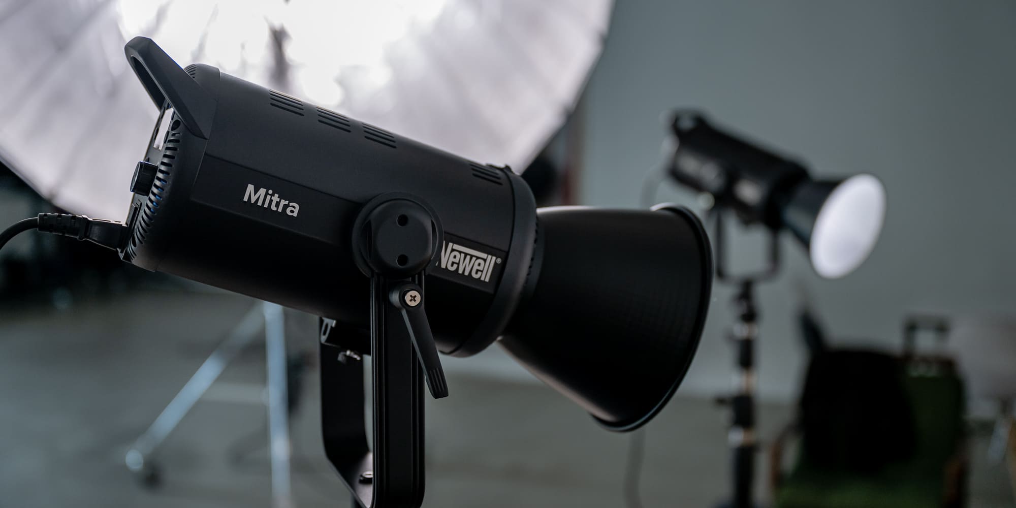newell rgb mitra 180
