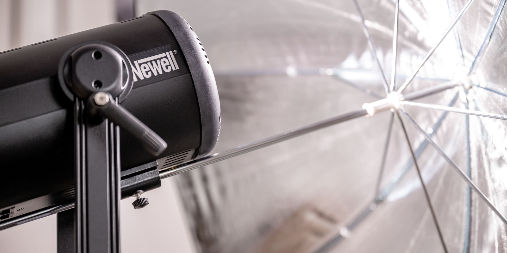 newell rgb mitra 180