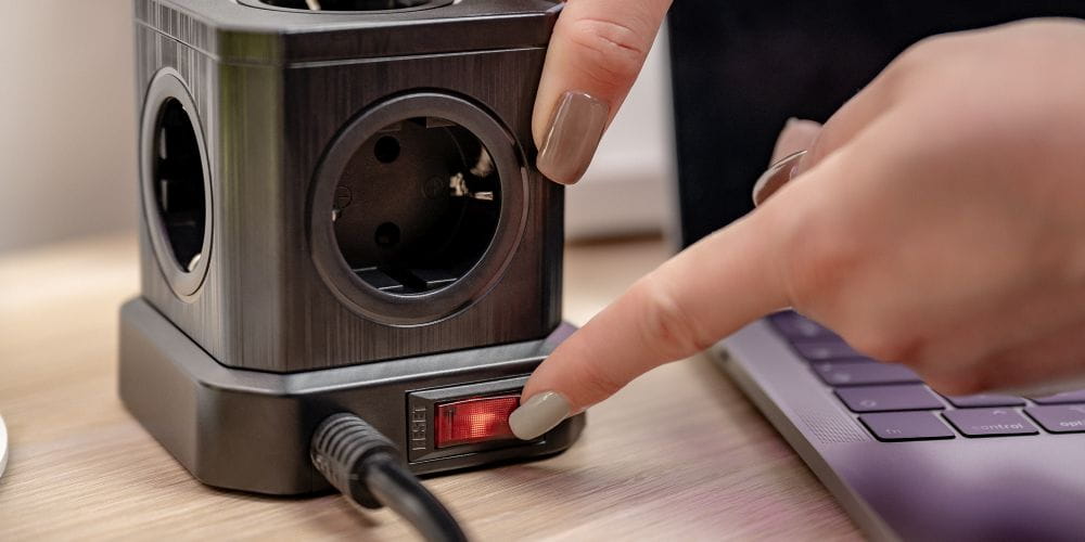 kostka zasilająca newell gan power cube 9w1 – czarna