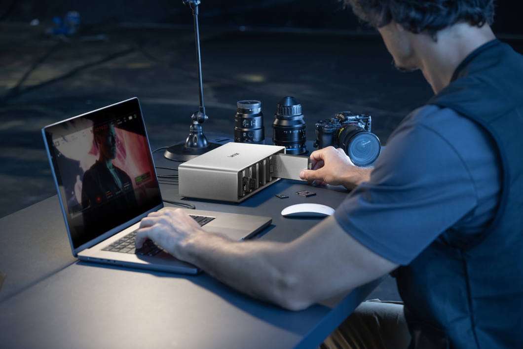 lexar professional workflow with thunderbolt4 uplink, 6 module bay