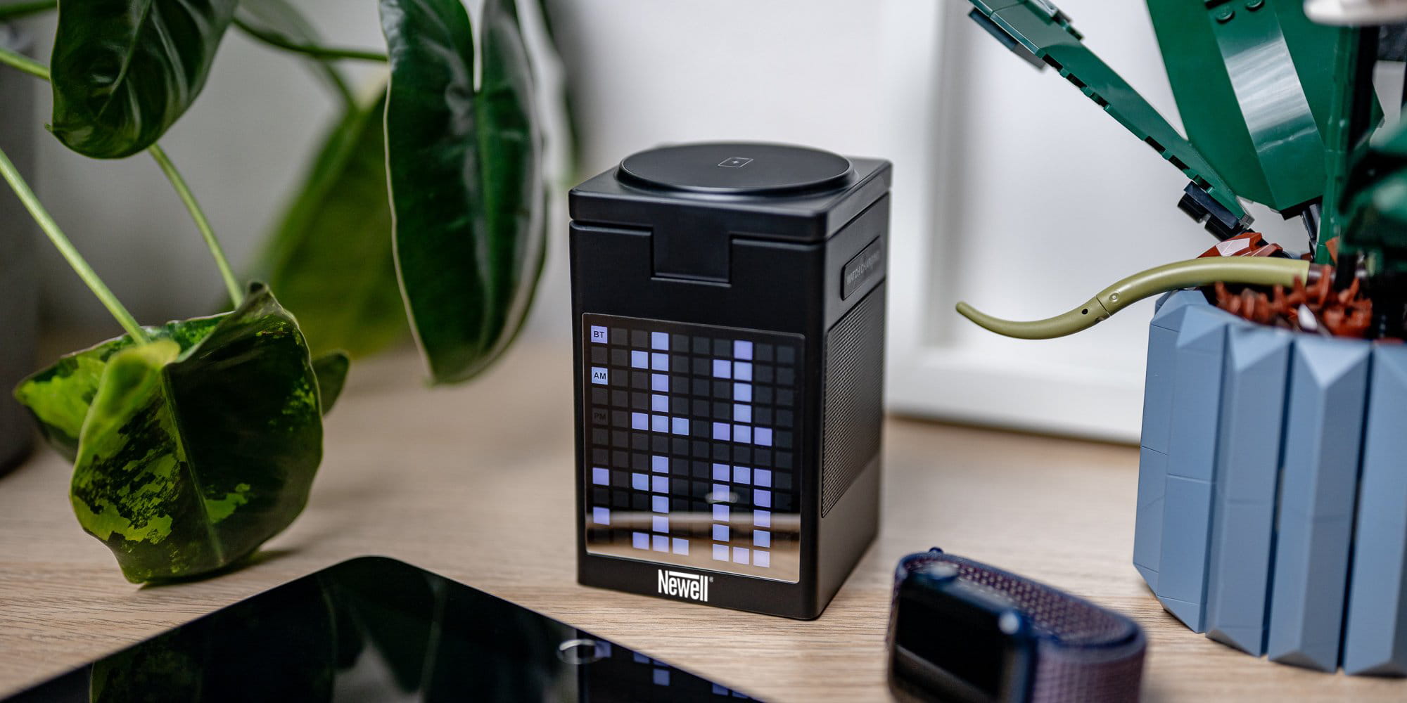 ładowarka magsafe z głośnikiem i wyświetlaczem newell induone magplay do 3 urządzeń mobilnych