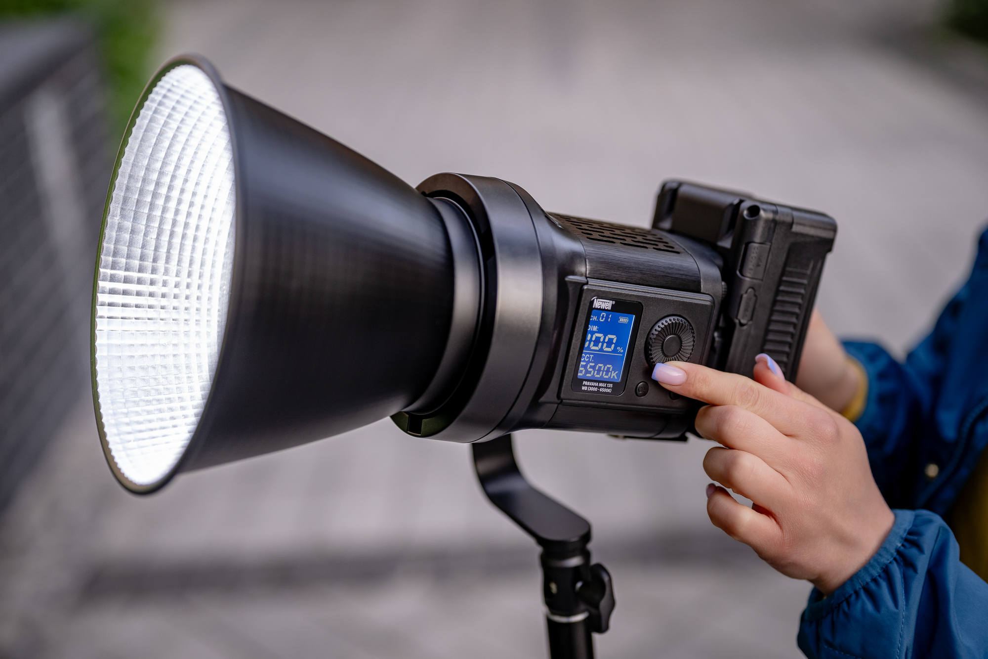 lampa led newell pravaha max 135 wb (3000 - 6500 k)