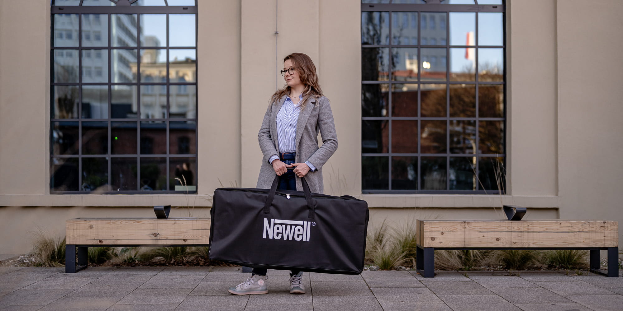 zestaw newell lampa led air artha i statyw oświetleniowy talos