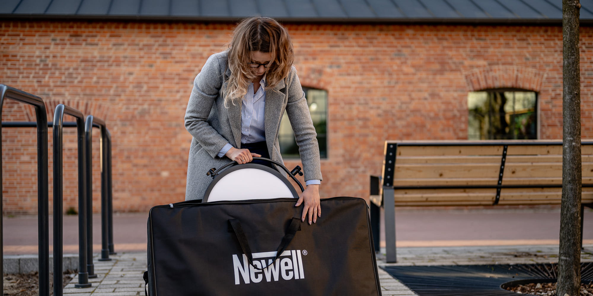 zestaw newell lampa led air artha i statyw oświetleniowy talos