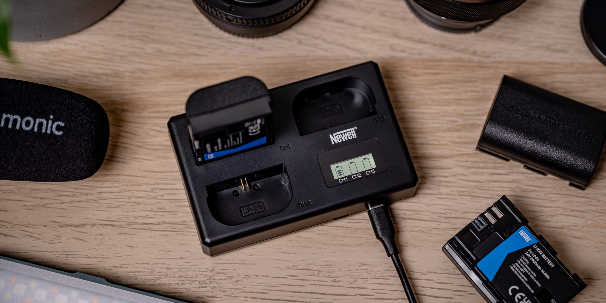 ładowarka trójkanałowa newell tt-usb-c do akumulatorów lp-e6 do canon