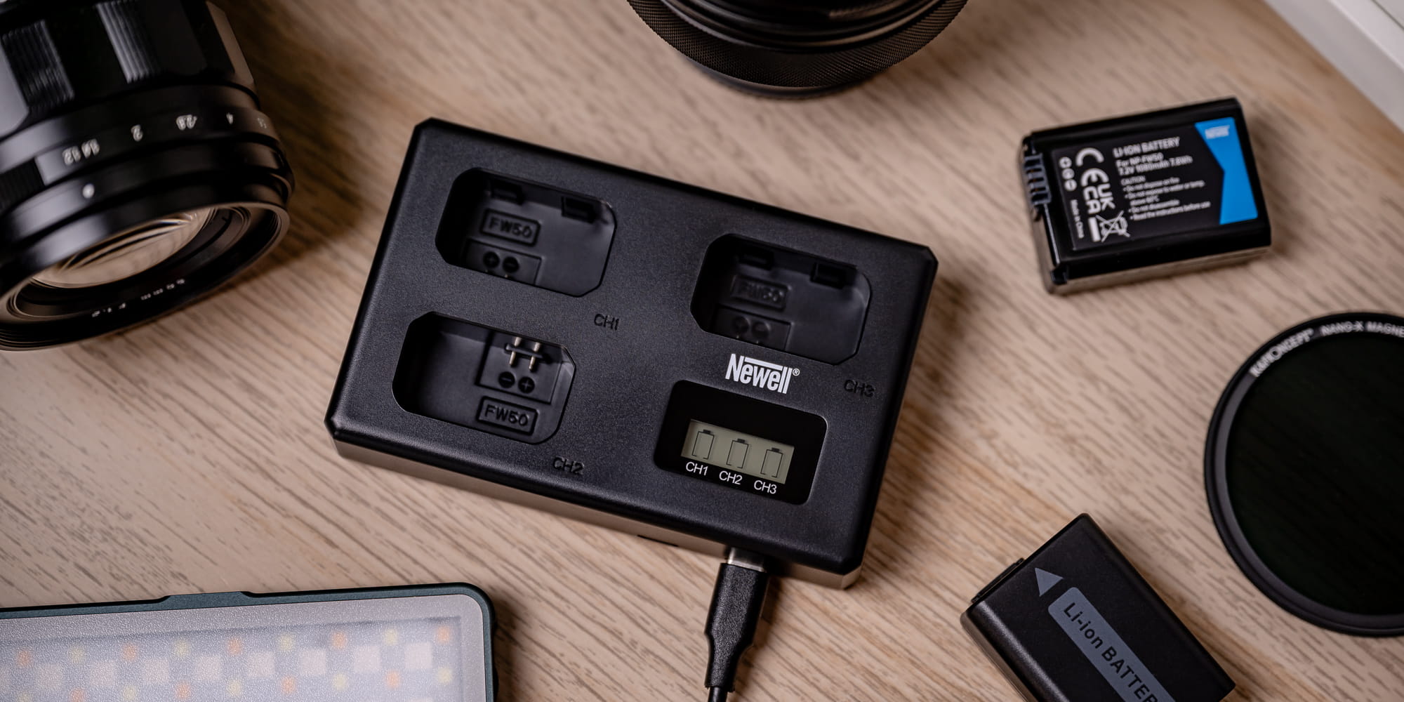 ładowarka trójkanałowa newell tt-usb-c do akumulatorów np-fw50 do sony