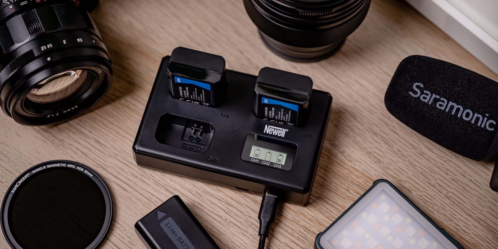 ładowarka trójkanałowa newell tt-usb-c do akumulatorów np-fw50 do sony