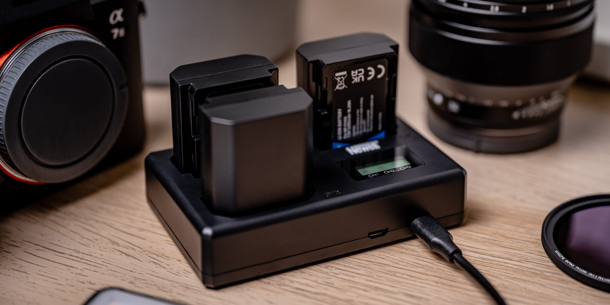 ładowarka trójkanałowa newell tt-usb-c do akumulatorów np-fz100 do sony