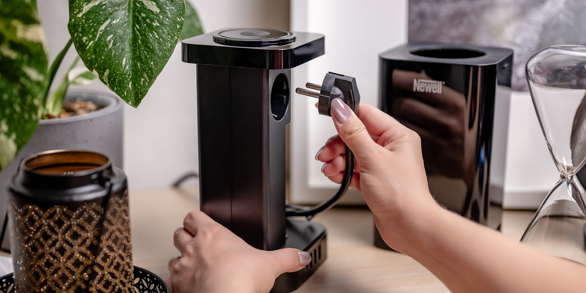 stacja zasilająca newell gan power cube 8w1 z ładowarką indukcyjną