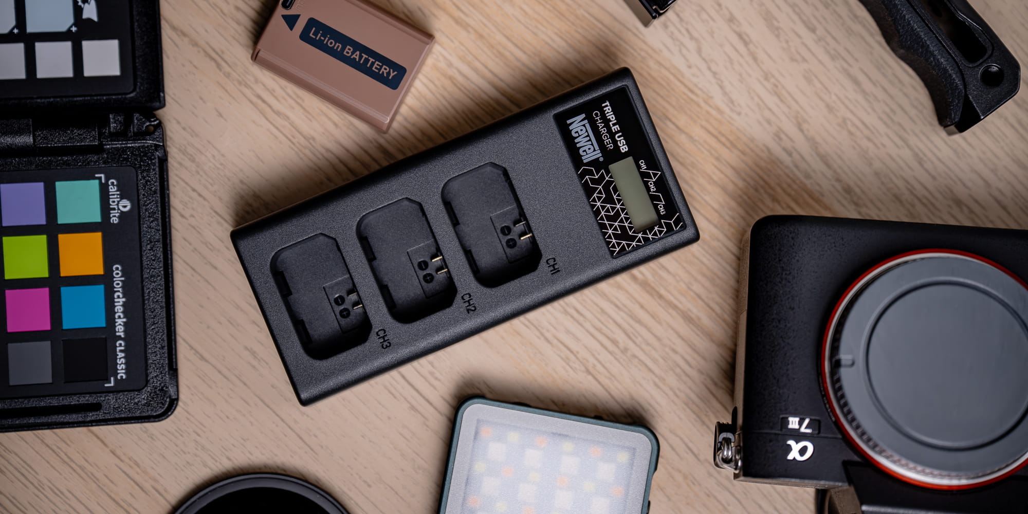 ładowarka trzykanałowa newell cd-usb-c do akumulatorów lp-e17 do canon