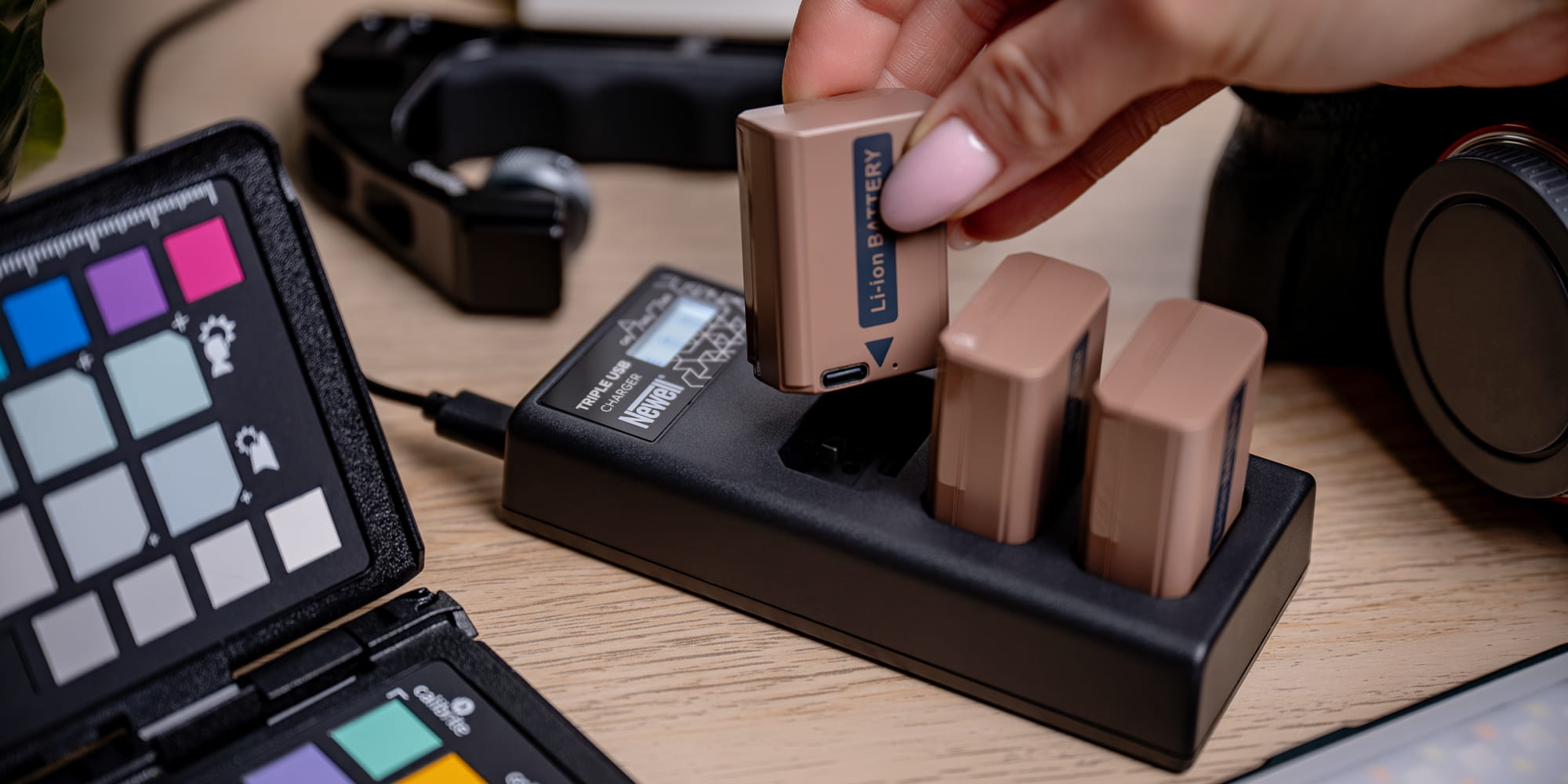 ładowarka trzykanałowa newell cd-usb-c do akumulatorów lp-e17 do canon