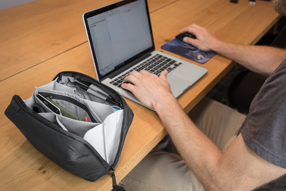 wkład_tavel_line_peak-design_tech_pouch_black_02