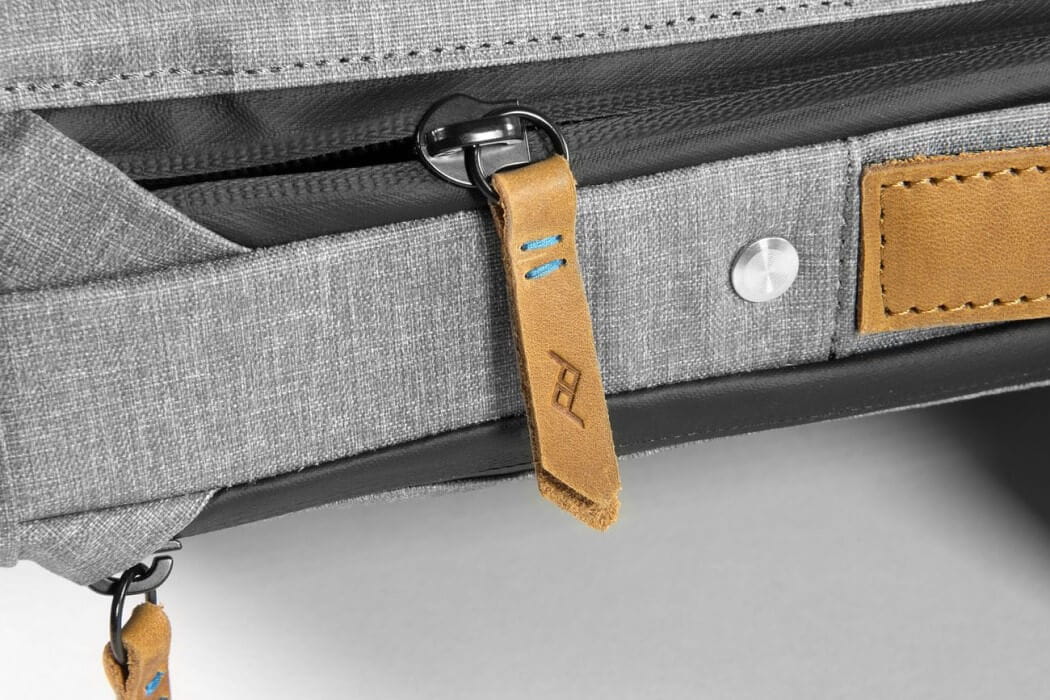 Torba Peak Design Everyday Messenger 15# 18L Charcoal – Grafitowy