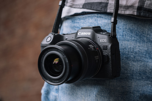 Profesjonalne funkcje Canon EOS R8 i niewielki rozmiar